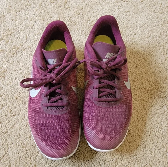 Nike Free RN shoes maroon color - Picture 2 of 4